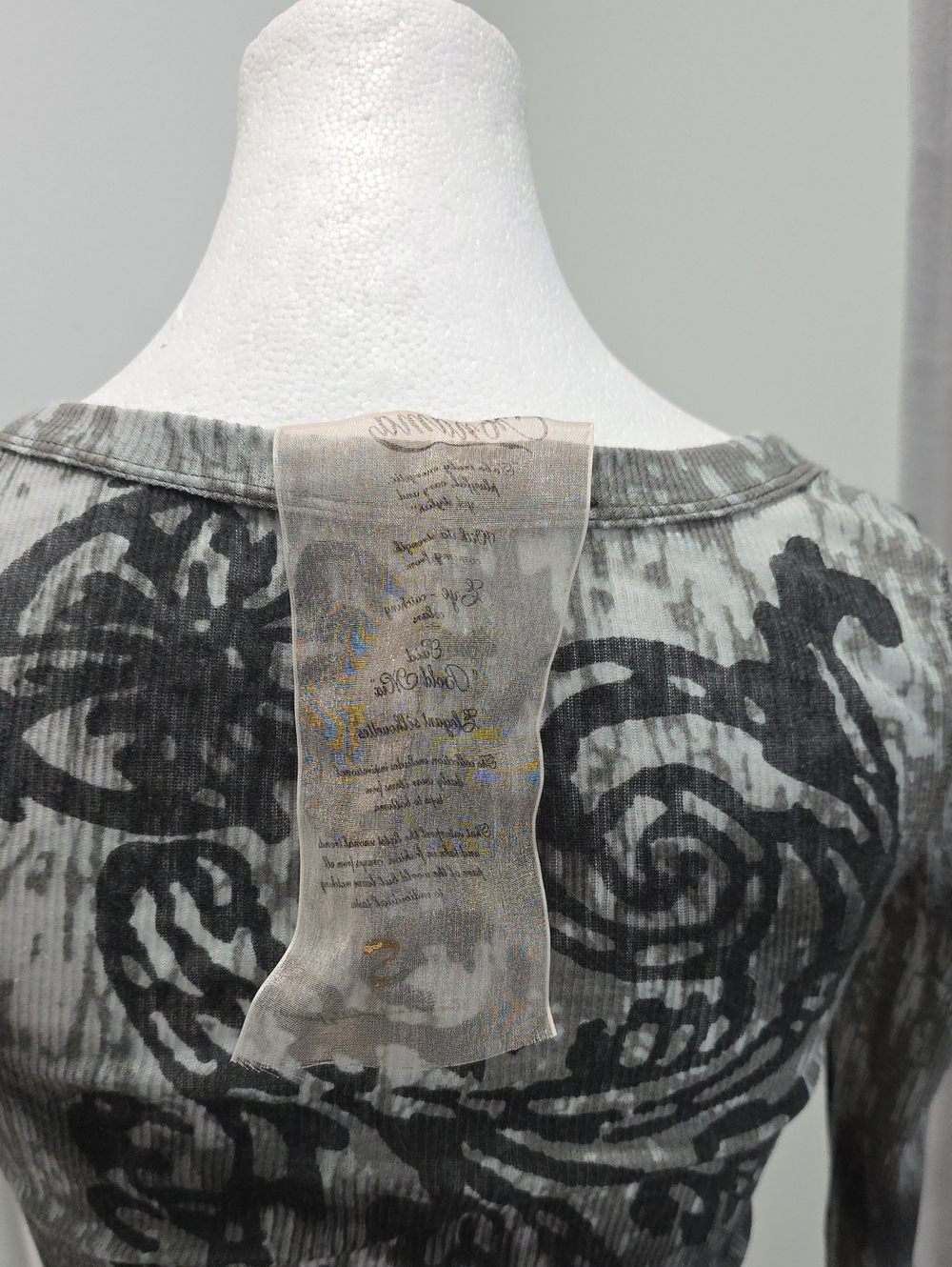 Long Sleeve V-Neck Patterned Stretch Bodycon Print Top - Picture 5 of 10